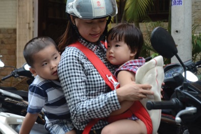 Trẻ có thể chết đột ngột do túi địu